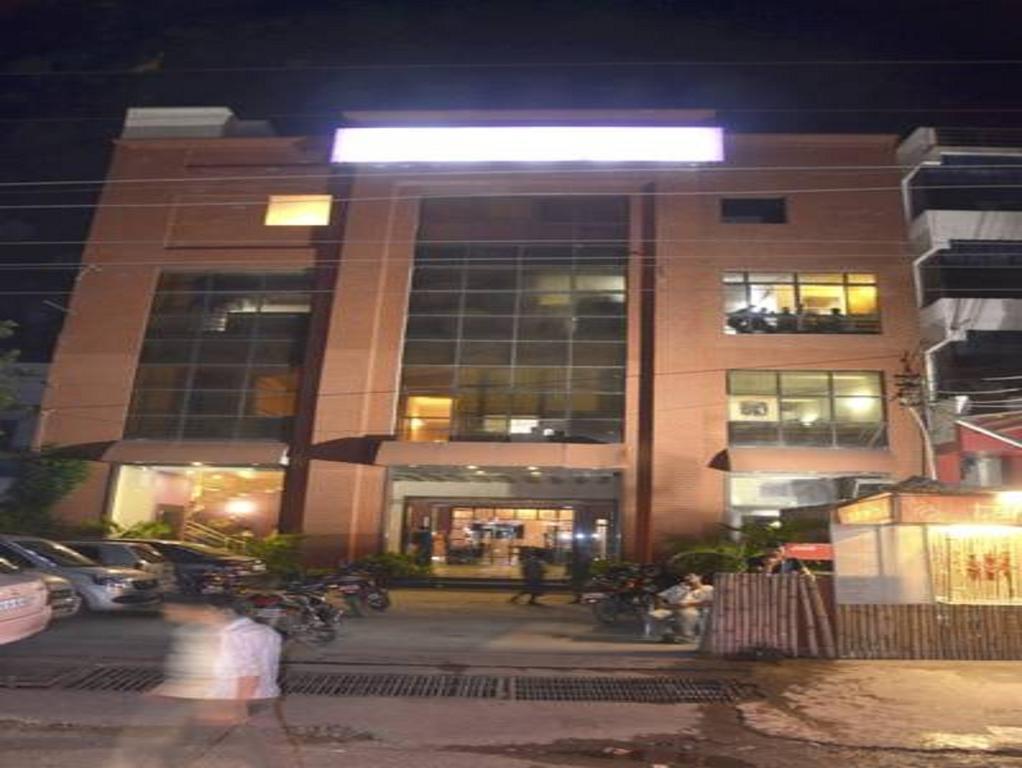 ホテル アンバー Rudrapur エクステリア 写真